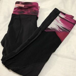 COPY - Lululemon size 4 high rise mid-calf leggin…